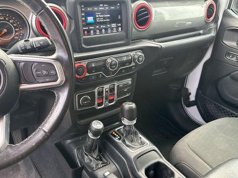 Used 2020 Jeep Wrangler Unlimited Sahara AWD/4WD image 12