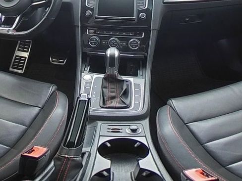 Used 2016 Volkswagen Golf 4-Door image 21