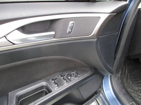 Used 2019 Ford Fusion SE FWD image 13