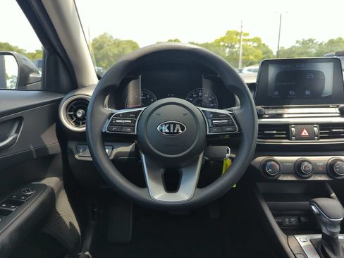 Used 2021 Kia Forte LXS FWD image 17
