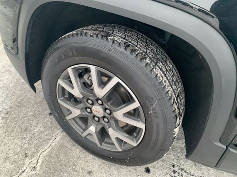 Used 2023 GMC Acadia SLE w/ Driver Convenience Package image 9