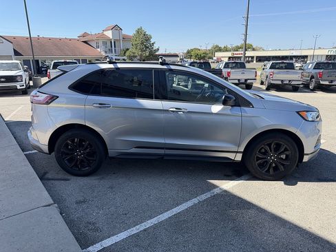 Used 2022 Ford Edge SE w/ Black Appearance Package AWD/4WD image 5