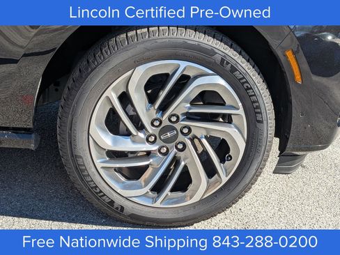 Certified 2025 Lincoln Navigator Reserve image 12