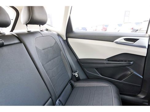 Used 2025 Volkswagen Taos SE image 10