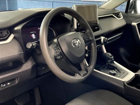 Used 2025 Toyota RAV4 XLE AWD/4WD image 8