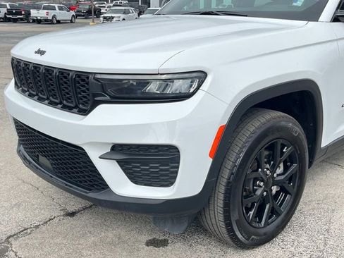 Used 2024 Jeep Grand Cherokee Altitude image 38