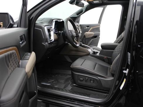 New 2026 GMC Canyon Denali w/ LPO, Black Badging Package AWD/4WD image 15