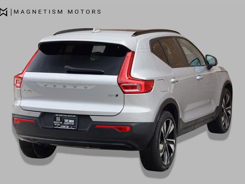 Used 2025 Volvo XC40 B5 Plus AWD/4WD image 7