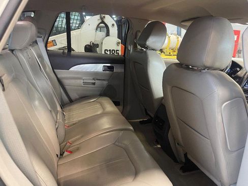 Used 2013 Lincoln MKX AWD image 9