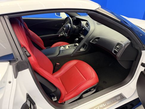 Used 2018 Chevrolet Corvette Stingray Coupe w/ 1LT RWD image 24