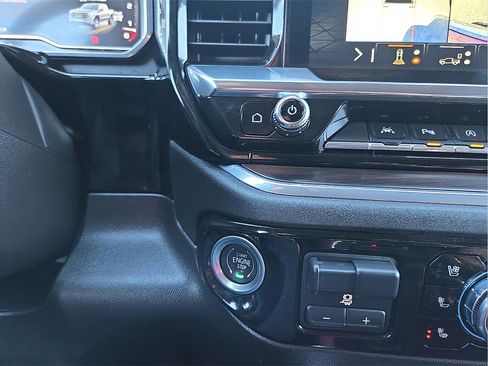 Used 2024 GMC Sierra 1500 SLT image 16