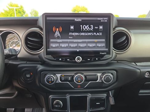 Used 2018 Jeep Wrangler Unlimited Sport AWD/4WD image 24