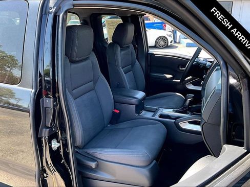 Used 2022 Nissan Frontier SV AWD/4WD image 27