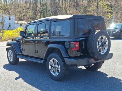Used 2022 Jeep Wrangler Unlimited Sahara w/ Cold Weather Group AWD/4WD image 8