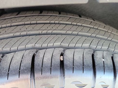 Used 2023 GMC Terrain SLT w/ Infotainment Package II image 24