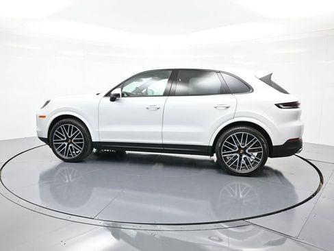 Certified 2025 Porsche Cayenne AWD/4WD image 24