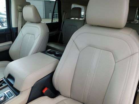 Used 2024 Ford Expedition Limited image 17