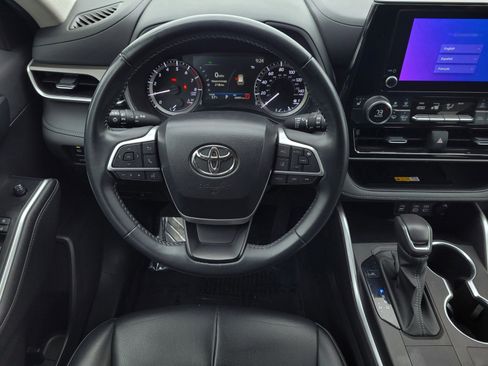 Certified 2024 Toyota Highlander XLE image 13