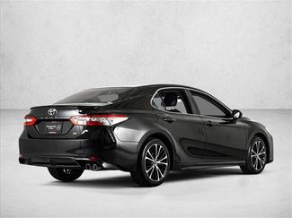 Used 2018 Toyota Camry SE w/ Moonroof Package FWD video 4