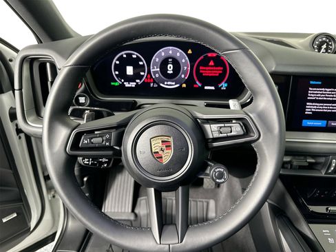 Certified 2025 Porsche Cayenne Coupe image 20