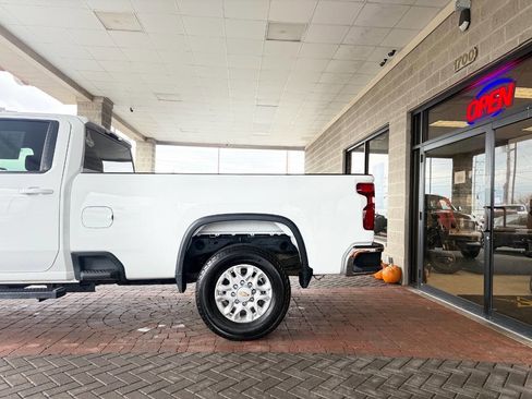 Used 2023 Chevrolet Silverado 2500 LT AWD/4WD image 6