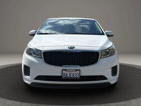Used 2017 Kia Sedona LX FWD image 3