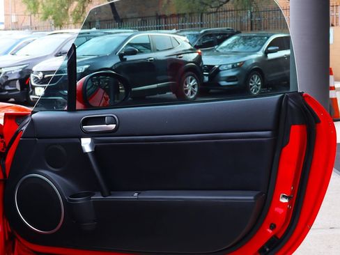 Used 2008 MAZDA MX-5 Miata Grand Touring w/ Premium Pkg RWD image 26
