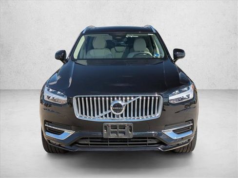 Used 2024 Volvo XC90 B5 Plus AWD/4WD image 2