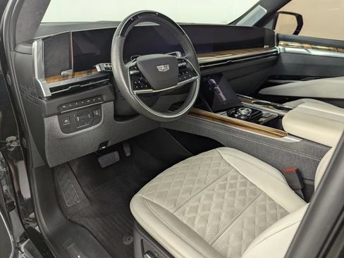 Used 2025 Cadillac Escalade Sport Platinum w/ LPO, Floor Liner Package AWD/4WD image 11