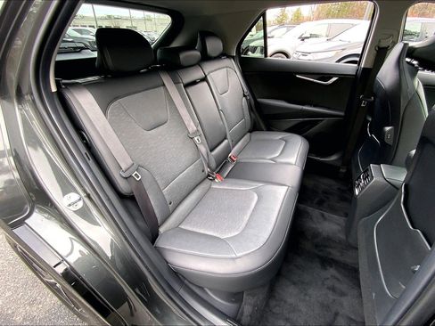 Used 2023 Kia Niro SX image 29