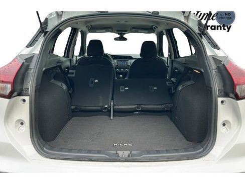 Certified 2025 Nissan Kicks Play S image 28