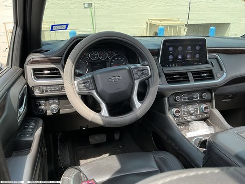 Used 2021 Chevrolet Suburban Z71 w/ Luxury Package AWD/4WD image 8
