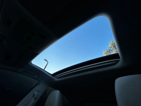 Used 2015 Lexus ES 300h image 69