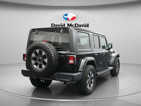 Used 2018 Jeep Wrangler Unlimited Sahara AWD/4WD image 8