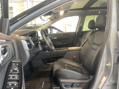 Used 2023 Nissan Rogue Platinum image 6