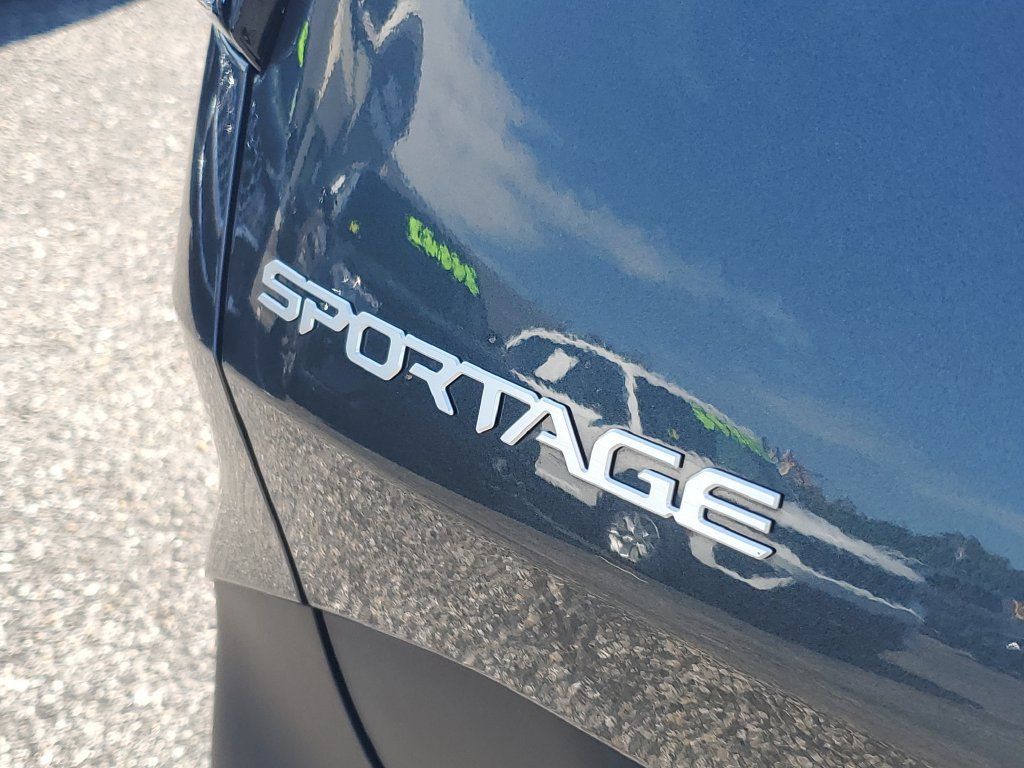 Used 2025 Kia Sportage EX AWD/4WD image 27