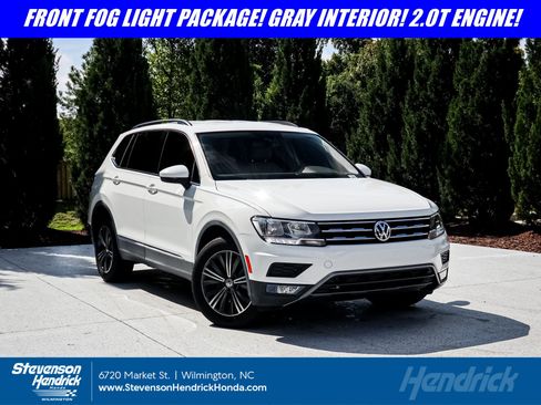 Used 2018 Volkswagen Tiguan SE w/ 18" Alloy Wheels Package FWD image 1
