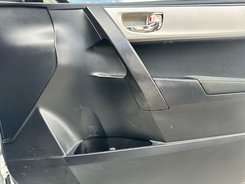 Used 2015 Toyota Corolla LE FWD image 19