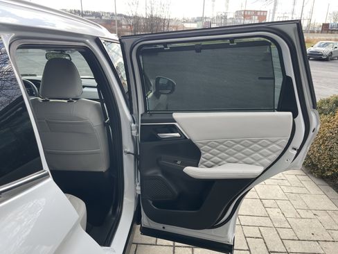 Used 2023 Mitsubishi Outlander image 20