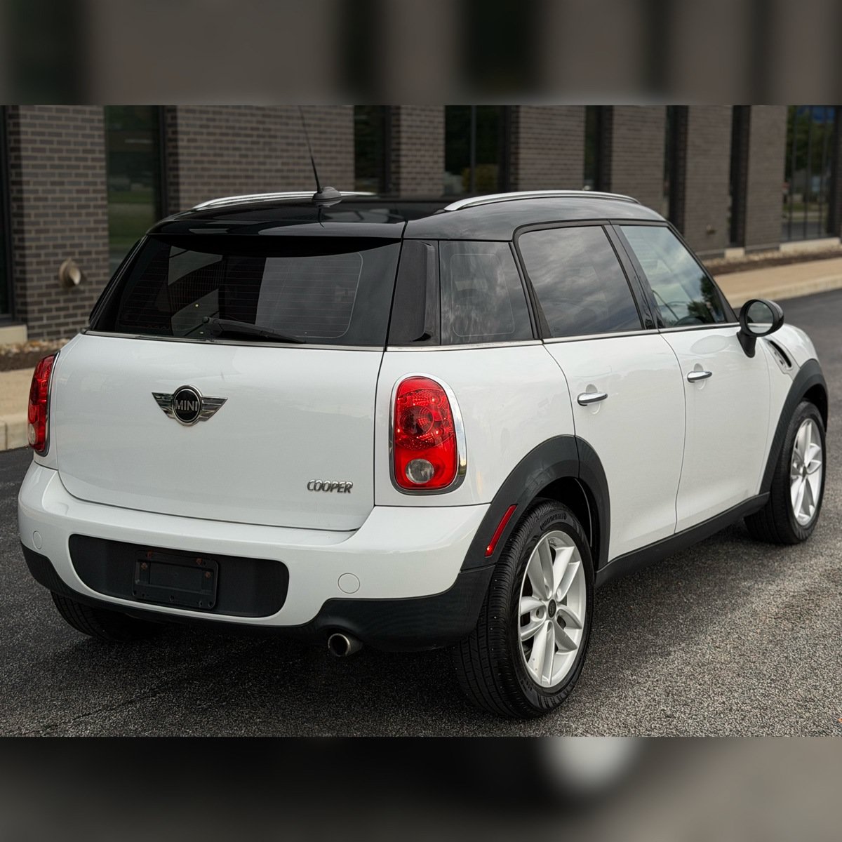Used 2012 MINI Cooper Countryman FWD image 2