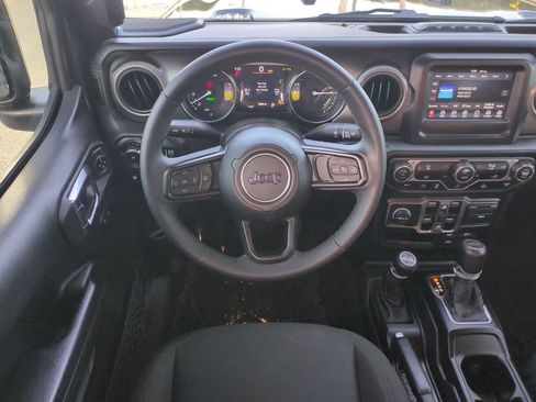 Used 2023 Jeep Wrangler Unlimited image 14