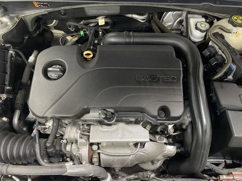 Used 2018 Chevrolet Malibu LT FWD image 28