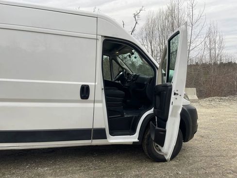 Used 2019 RAM ProMaster 2500 w/ Premium Appearance Group image 16