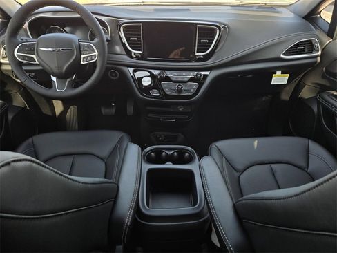 New 2026 Chrysler Pacifica Select image 14