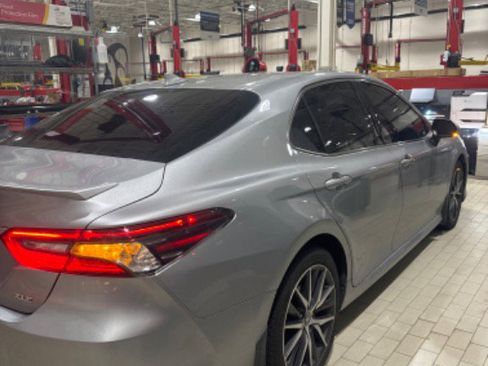 Used 2022 Toyota Camry XLE image 6