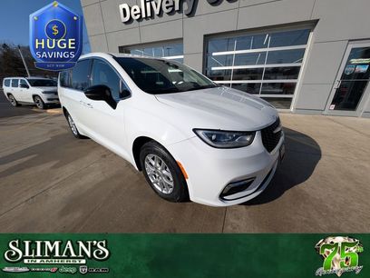 Used 2024 Chrysler Pacifica Touring-L