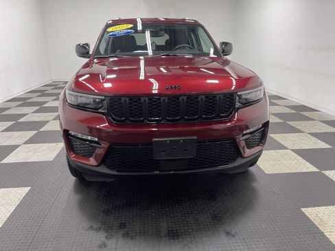Used 2023 Jeep Grand Cherokee Limited w/ Black Appearance Package AWD/4WD image 7