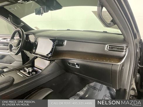 Used 2022 Jeep Grand Wagoneer Series II AWD/4WD image 32