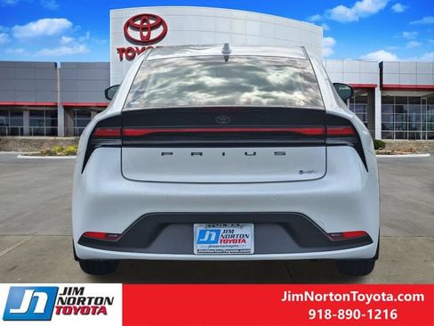 Used 2025 Toyota Prius LE FWD image 7