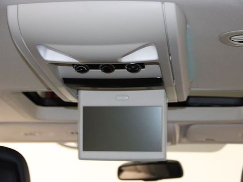 Used 2010 Chrysler Town & Country Touring Plus w/ Premium Group FWD image 16